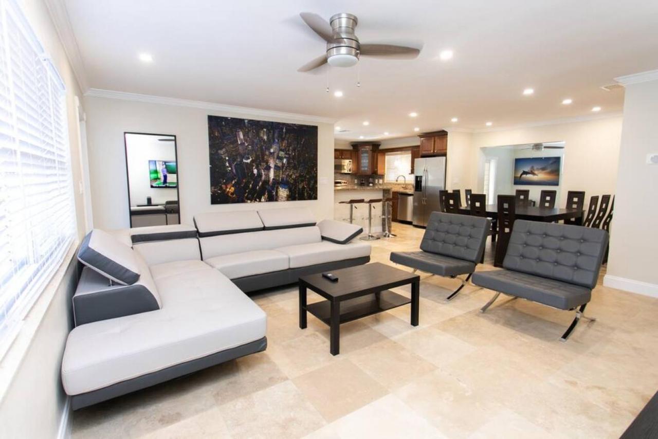 Deluxe Home Heated Pool & Jetted Tub near Beach — 4-Star Luxury Hotel in Dania Beach, United States