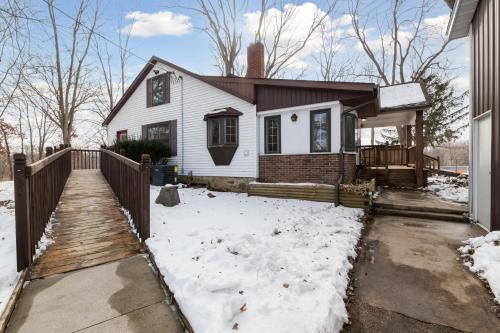 Farmhouse in Battle Creek whit hub tube — 4-Star Luxury Hotel in Battle Creek, United States