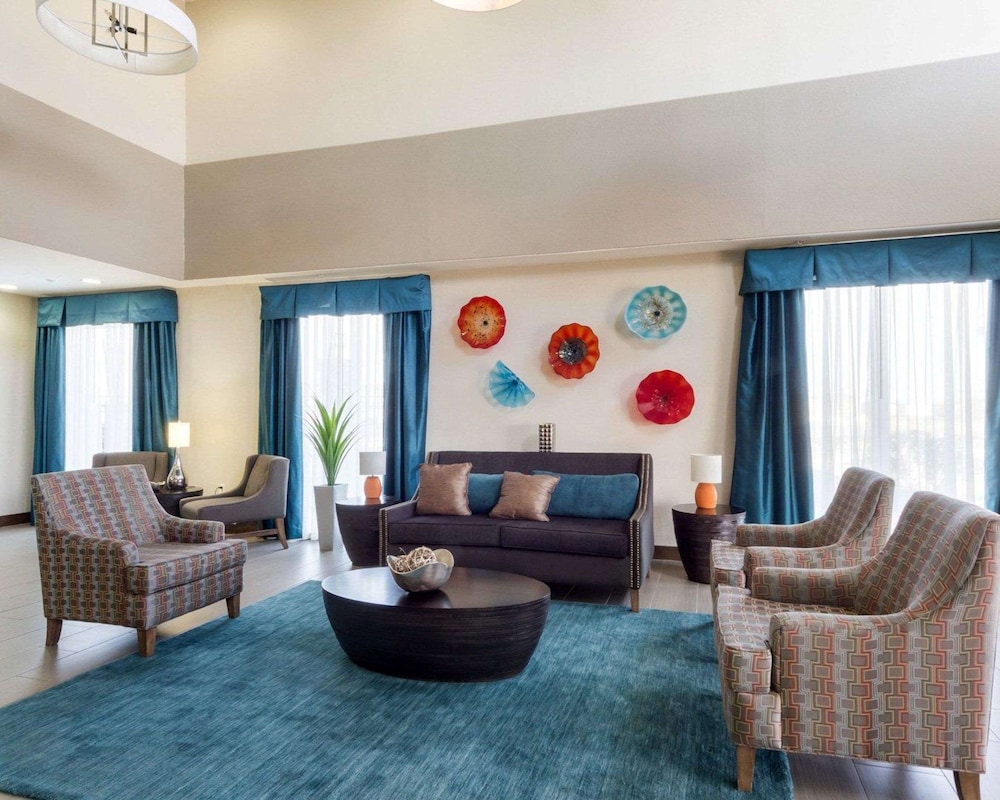 Garner Hotel Victoria East by IHG - photo 5