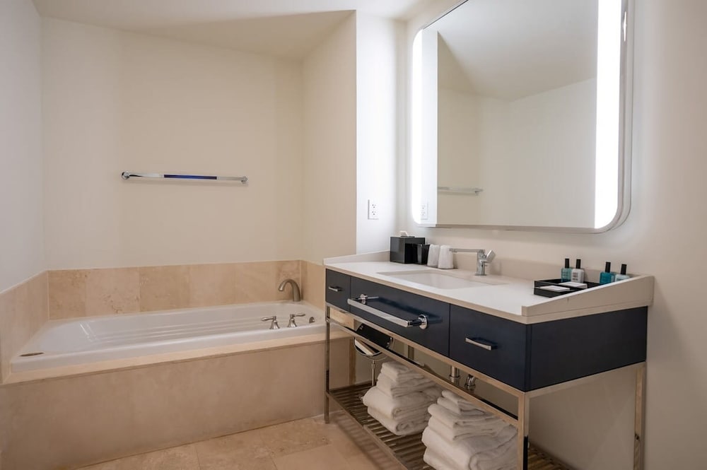 Fontainebleau Miami Beach Private Luxury Suites - photo 357