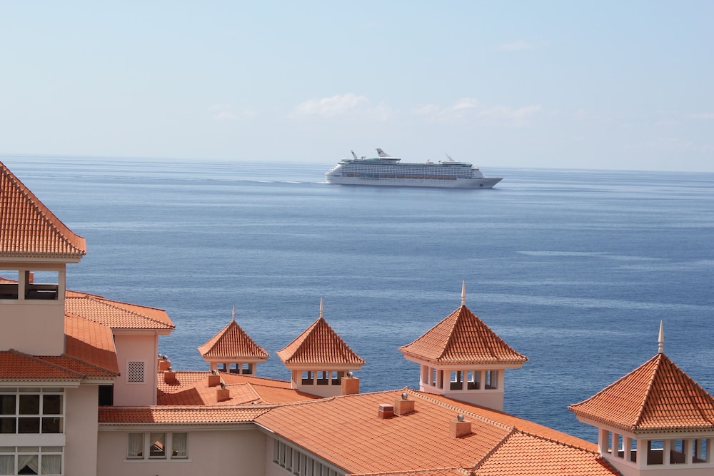 Penthouse Caniço de Baixo in Santa Cruz, Portugal