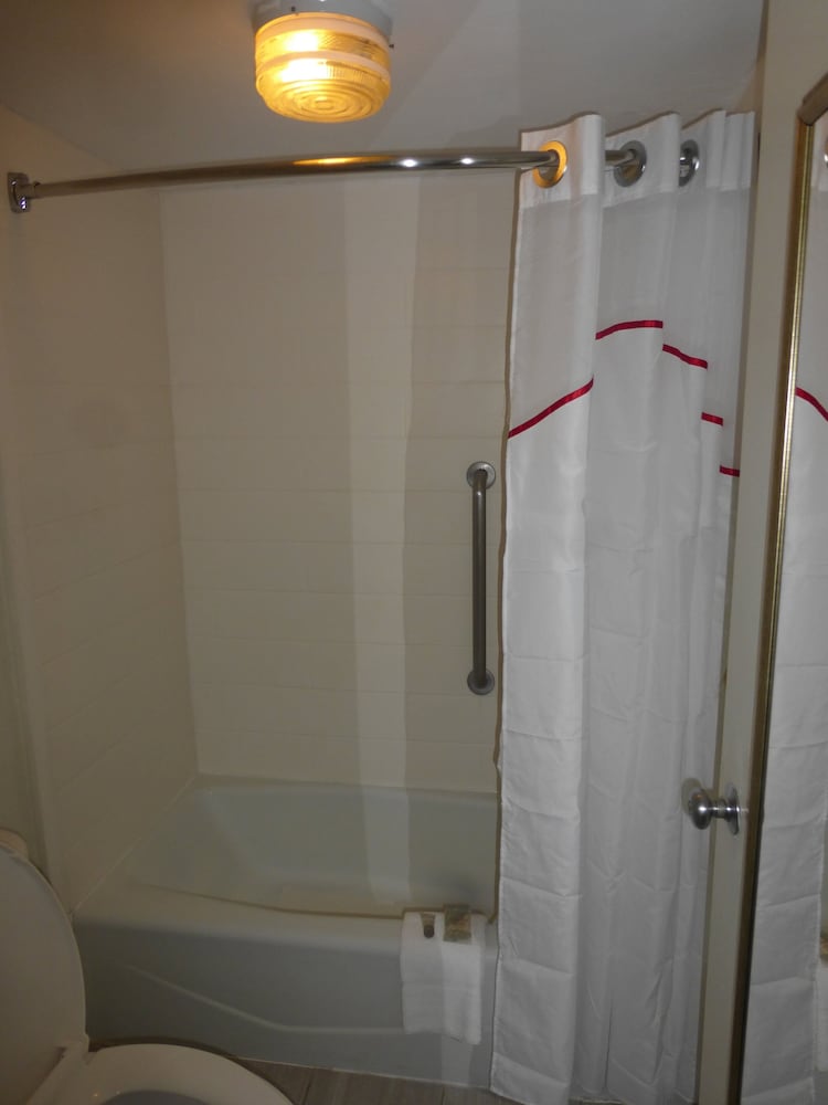 Quality Inn & Suites Tallahassee East I 10 - photo 16