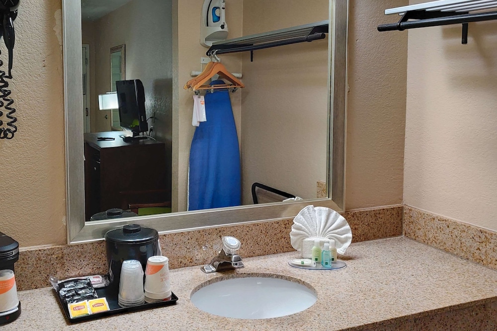 Econo lodge Flagstaff East I 40 - photo 25