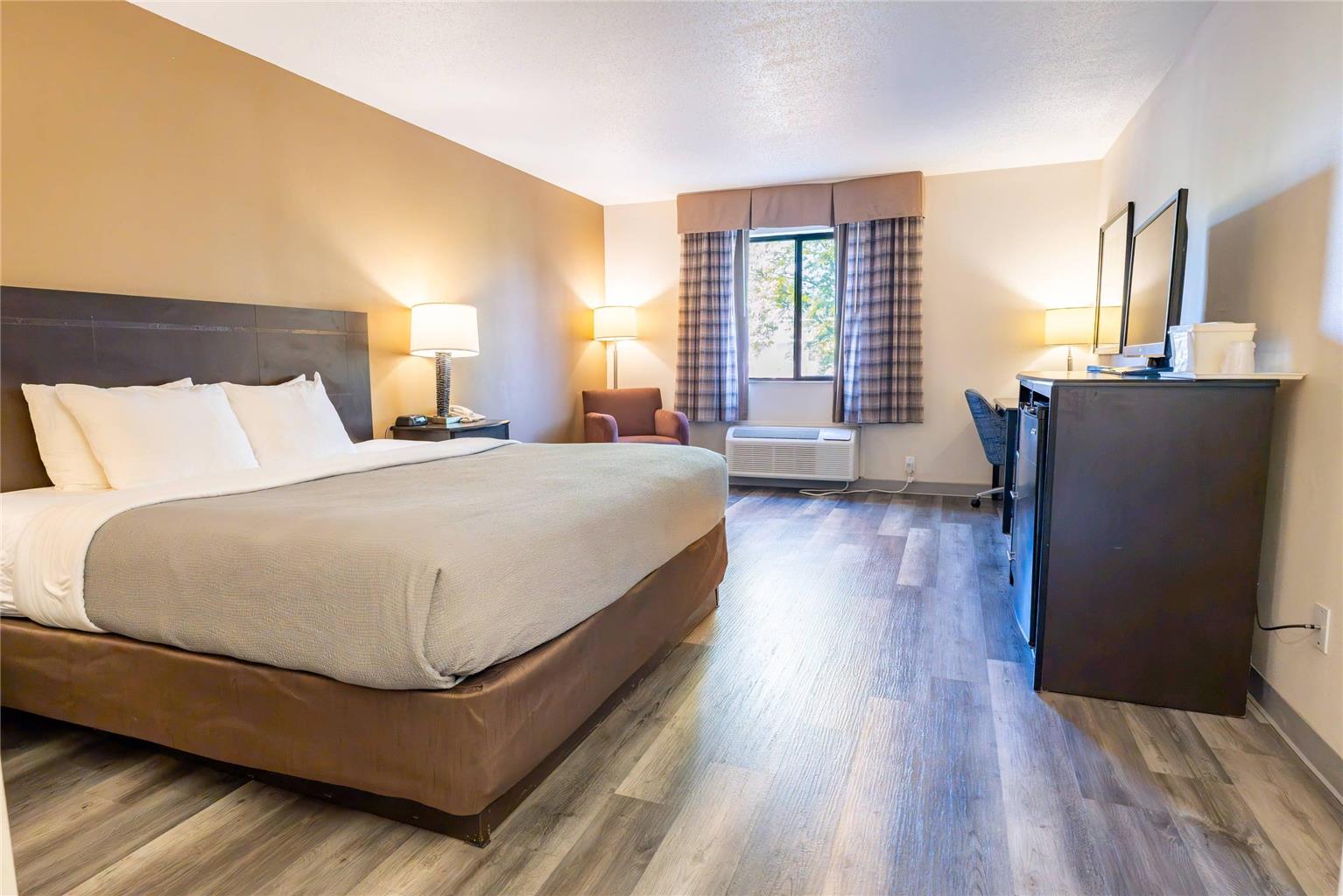 Quality Inn & Suites Sun Prairie Madison East - photo 4