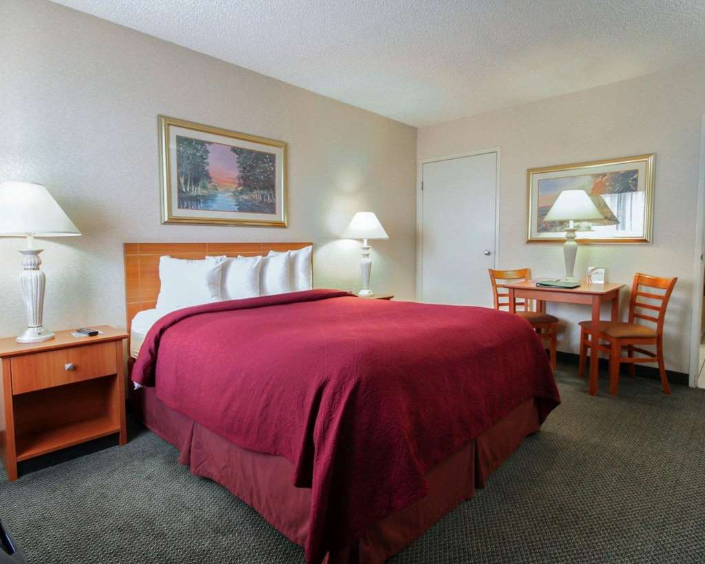 Quality Inn Airport East - photo 8
