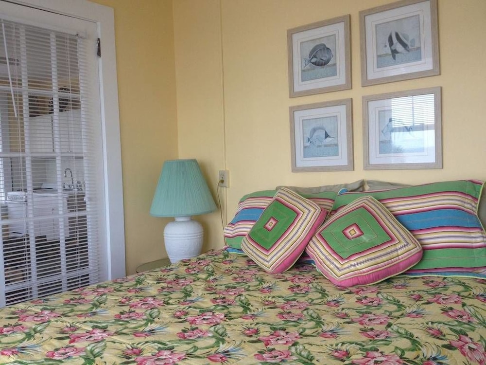 Sun N Fun Beachfront Vacation Rentals - photo 5