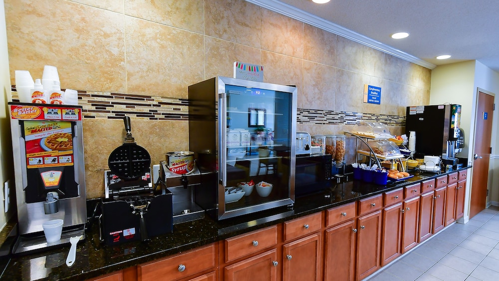 Days Inn by Wyndham Greensboro NC - photo 14