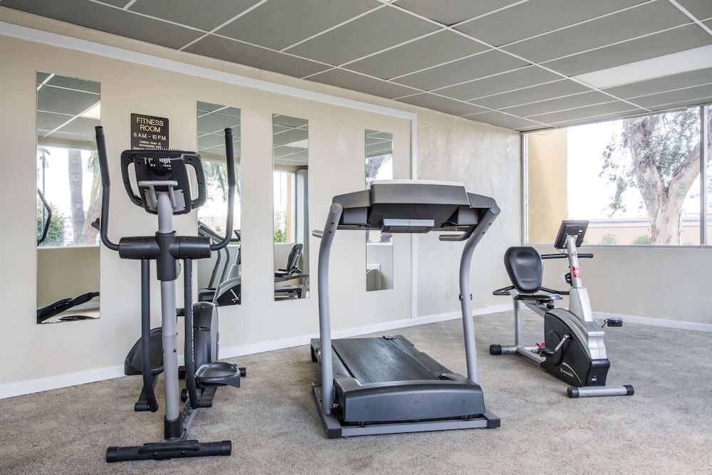 Days Hotel By Wyndham Peoria Glendale Area - photo 13