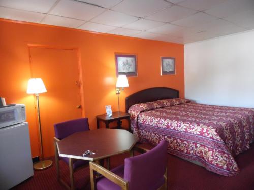 Tazewell Motel - photo 2