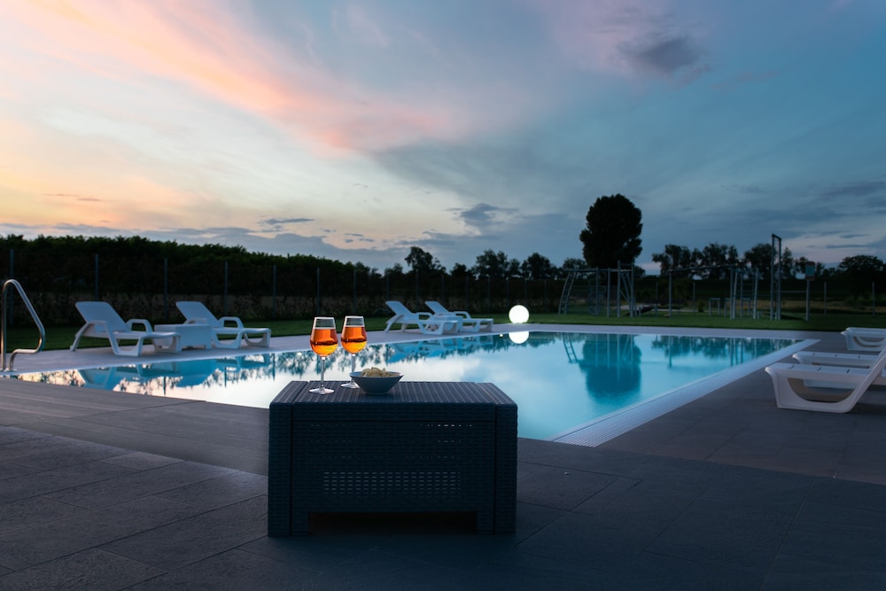 Country House Campofiore — 4-Star Luxury Hotel in Pontelongo, Italy