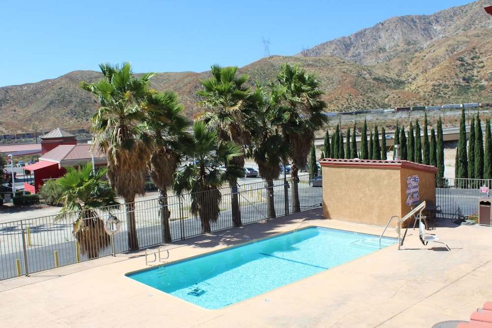 Cajon Pass Inn - photo 32