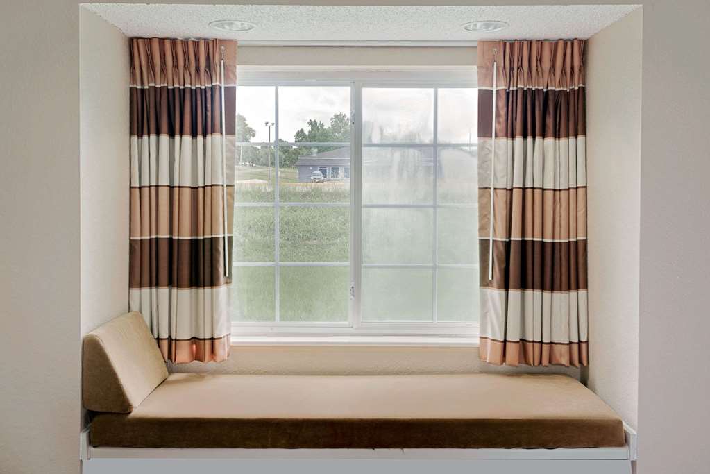 Microtel Inn & Suites by Wyndham Joplin - photo 12