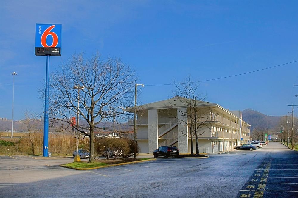 Days Inn by Wyndham Charleston WV - photo 4