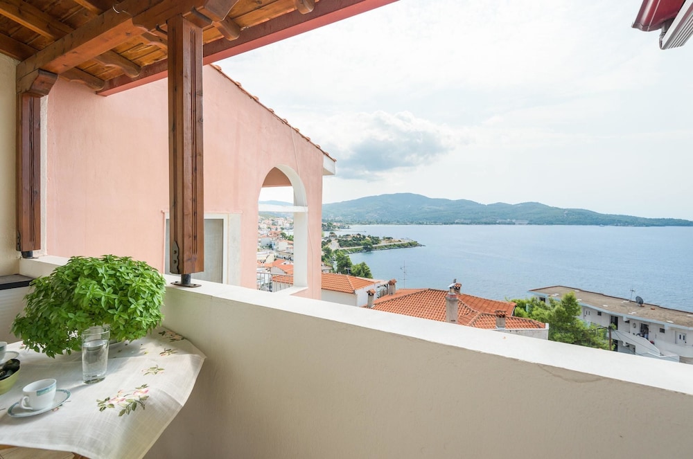 House With 2 Bedrooms in Neos Marmaras With Wonderful sea View Enclo — 4-Star Luxury Hotel in Neos Marmaras, Greece