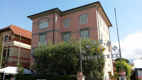 Hotel Villa Flores in Pietrasanta, Italy