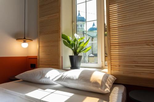 Newly Renovated Modern 2BR Apartment near Fabrika