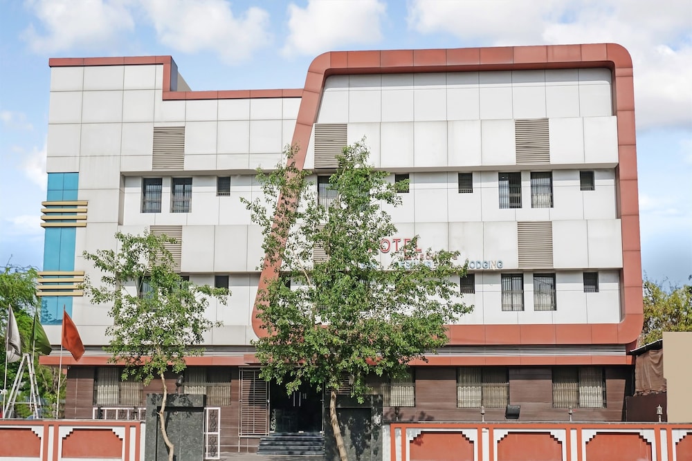 OYO 33396 Hotel Kartik - carbon neutral hotel in Aurangabad