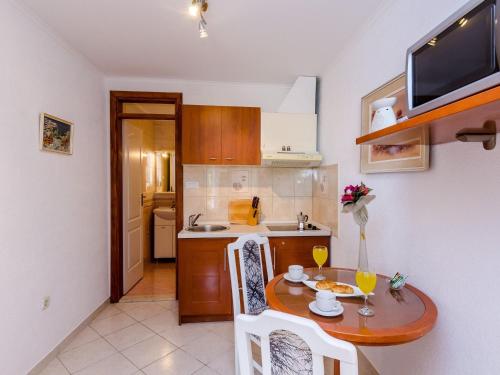 Apartments Nicol Studio with Terrace