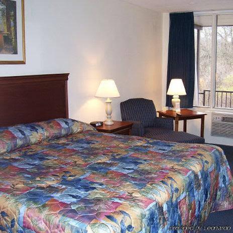 Magnuson Hotel by the River - photo 3