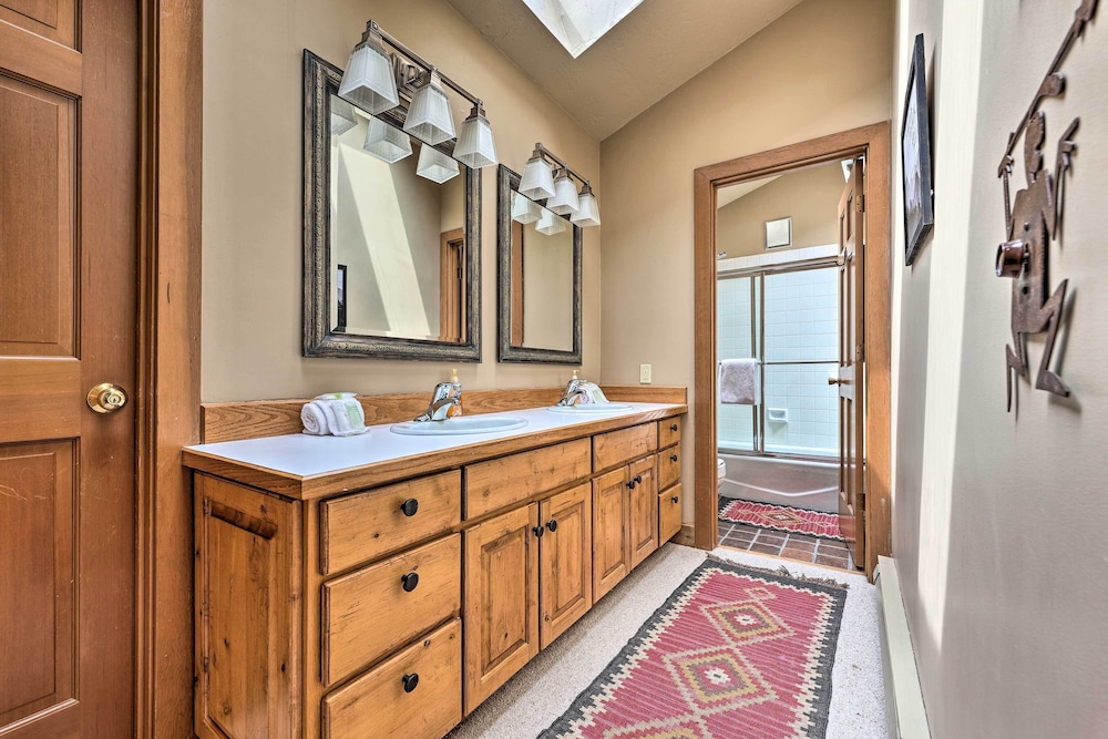 Luxe Sun Valley Retreat with Hot Tub 3 Mi to Resort - photo 9