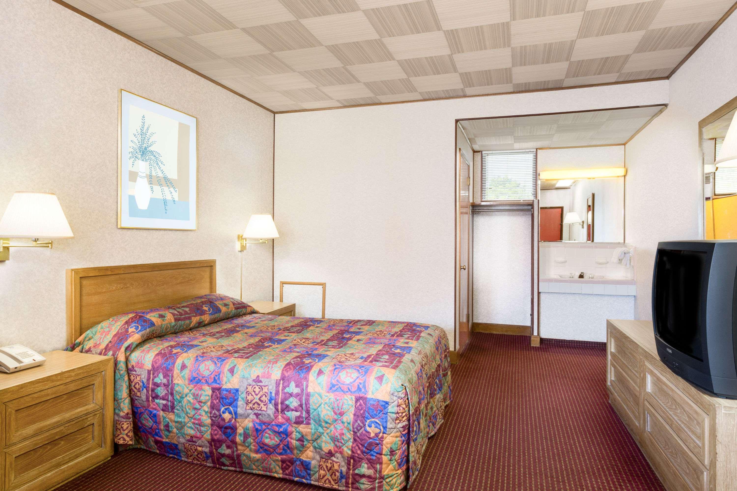 Knights Inn Galax - photo 4