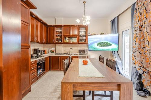 Fully Equipped And Family Friendly with 4k Netflix at Thessaloniki Center — 4-Star Luxury Hotel in Thessaloniki, Greece