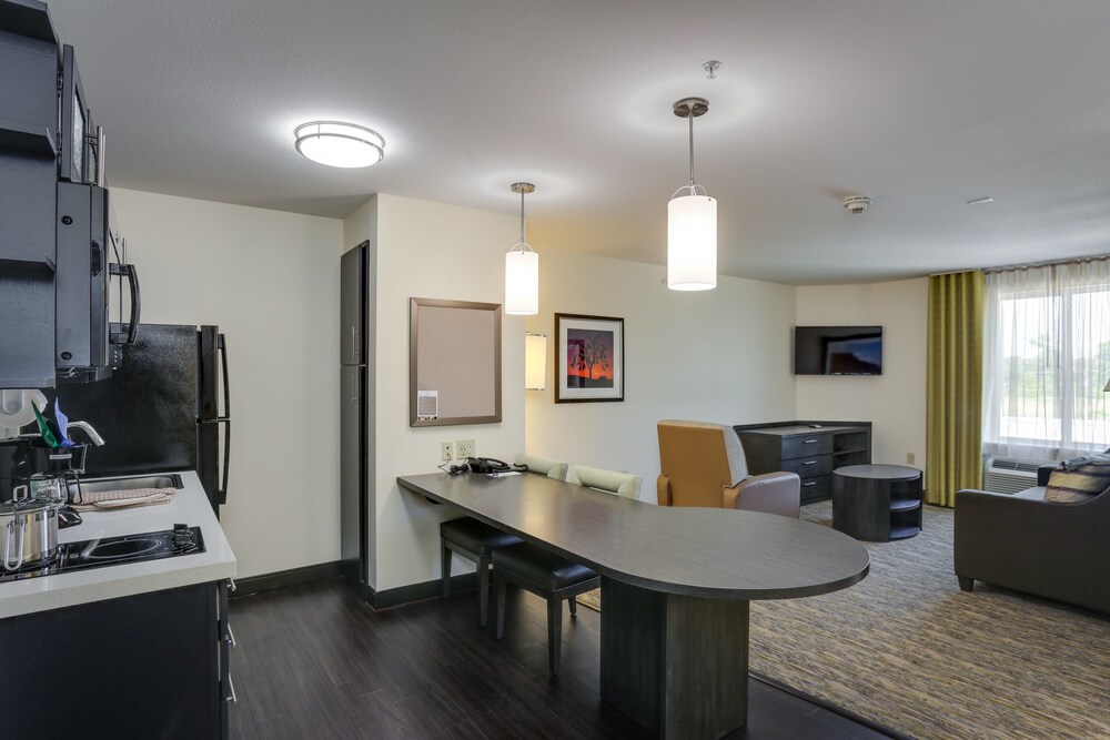 Candlewood Suites College Station At University by IHG - photo 10