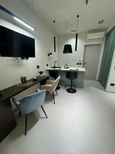 Cris Apartments — 4-Star Luxury Hotel in Naples, Italy