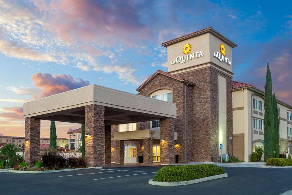 La Quinta Inn & Suites by Wyndham Paso Robles - featured photo