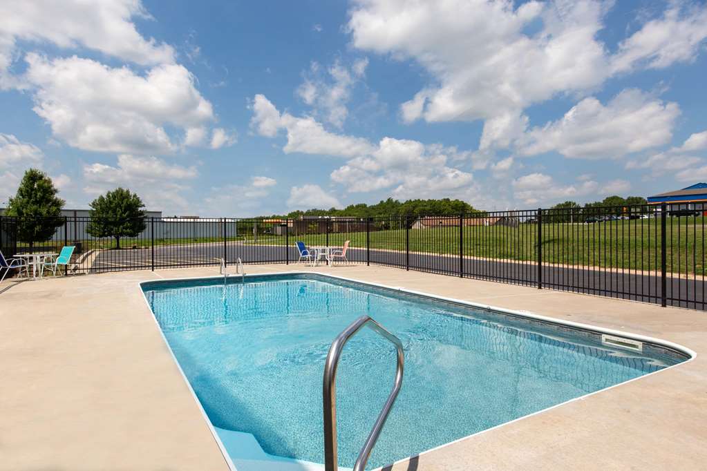 La Quinta Inn & Suites by Wyndham Blue Springs - photo 10