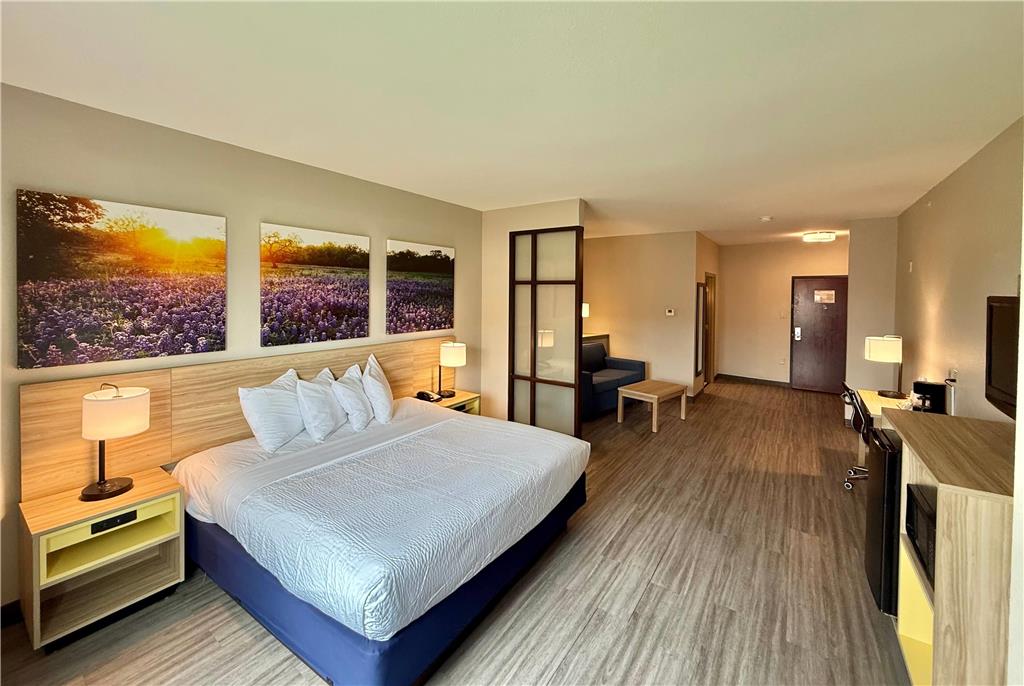 Days Inn & Suites by Wyndham Houston West Energy Corridor - photo 19