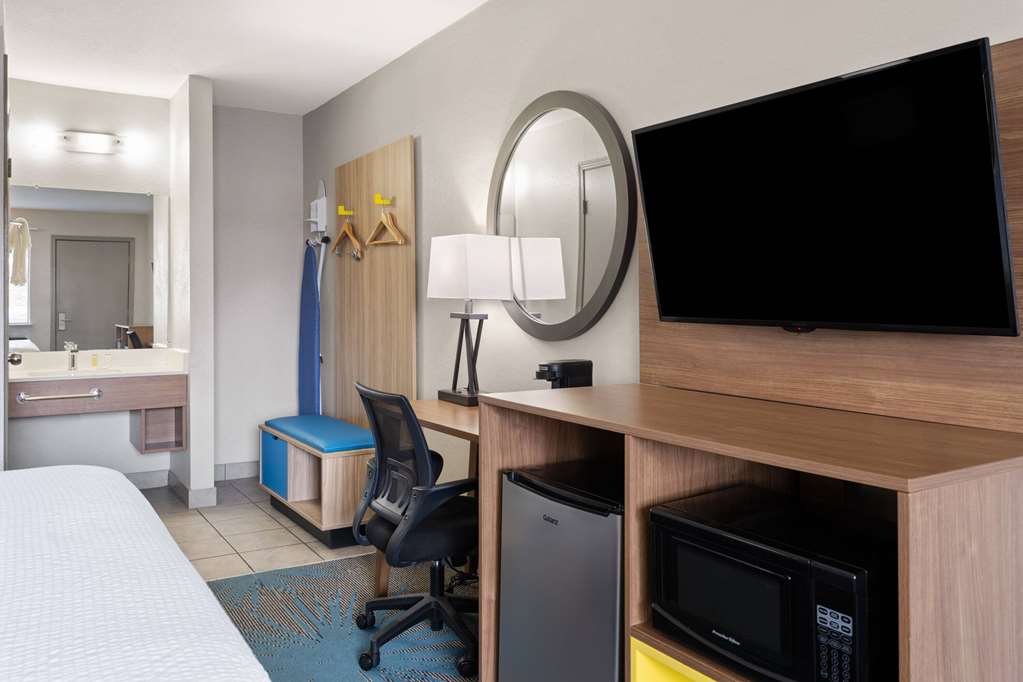 Days Inn by Wyndham Ardmore - photo 11