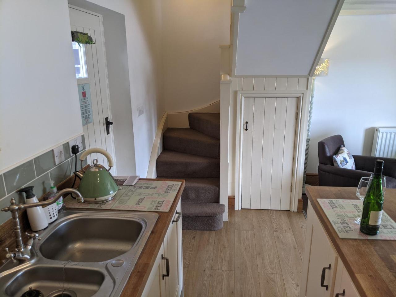 Whitby Sea View Cottage Prime Historic Old Town Location