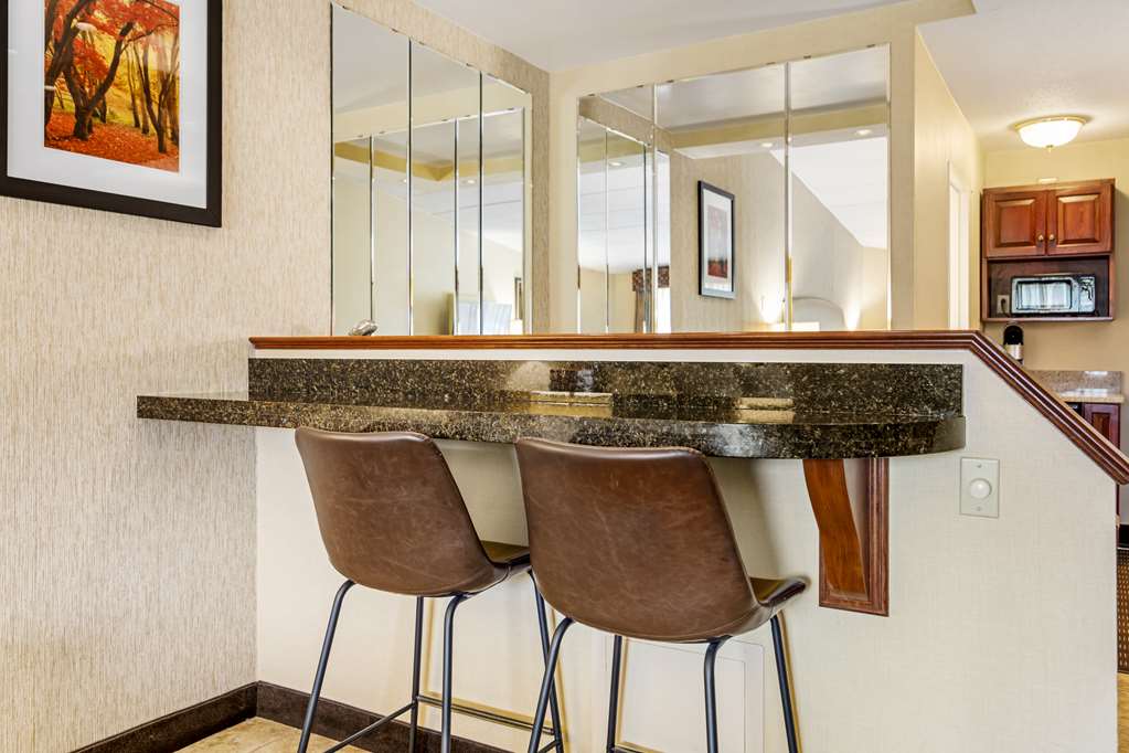 Best Western Springfield Hotel - photo 35