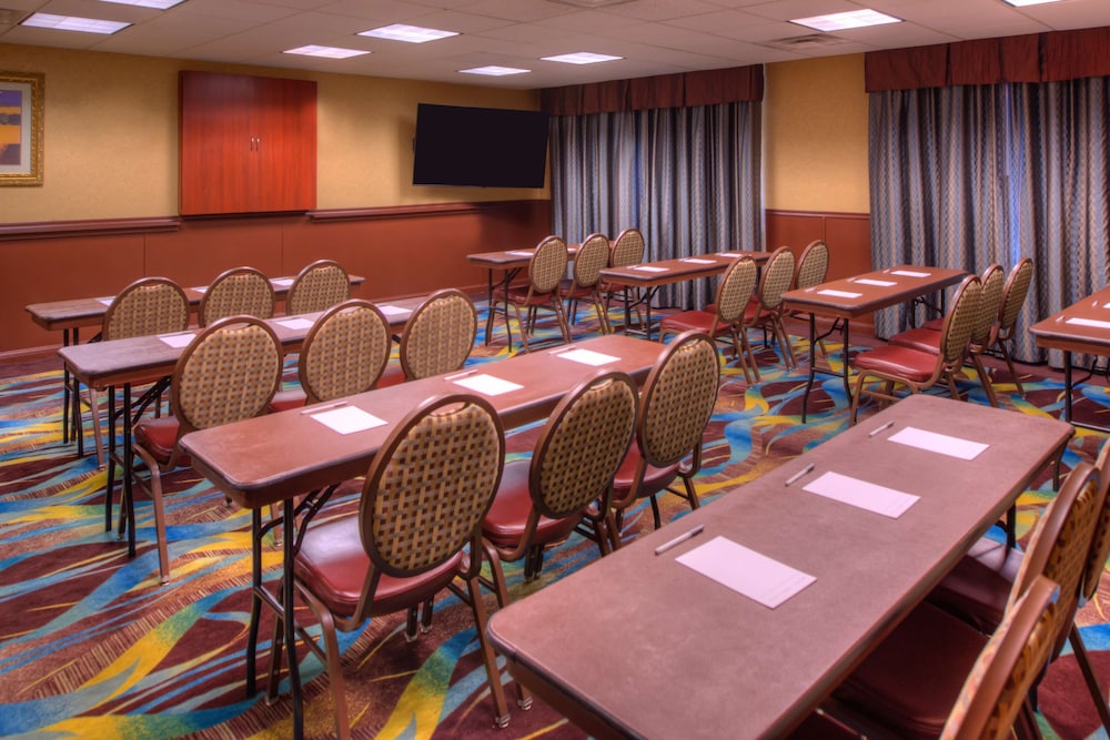 Hampton Inn & Suites Ontario - photo 52