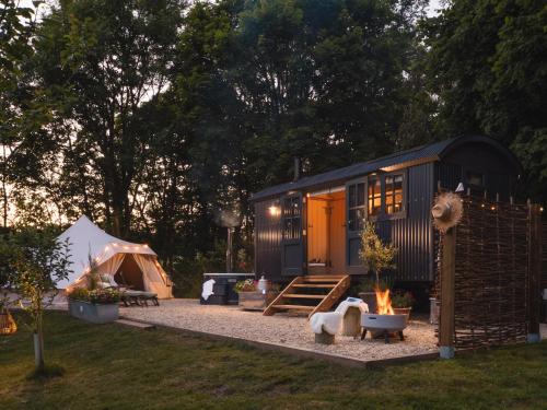 Moonshine - carbon neutral hotel in Truro