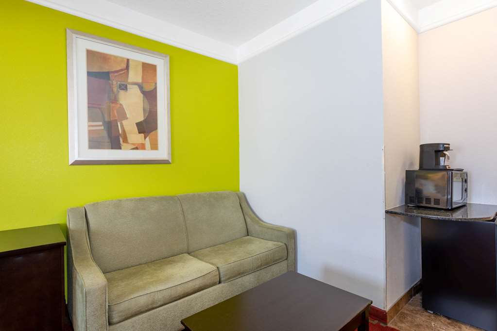 La Quinta Inn & Suites by Wyndham St. Augustine - photo 25
