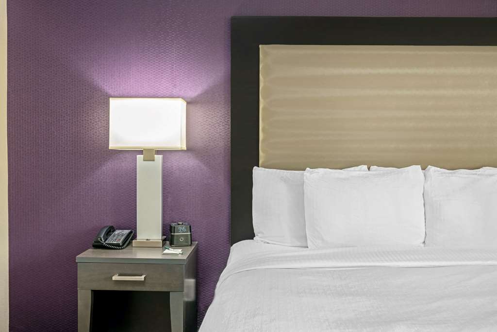 La Quinta Inn & Suites by Wyndham College Station South - photo 25