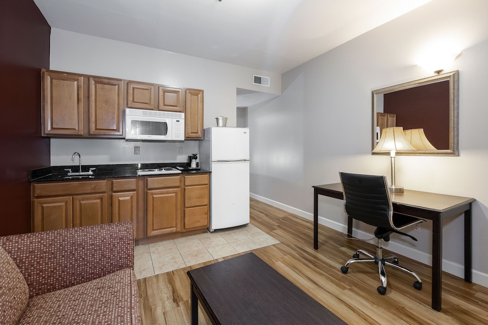 Red Roof Inn & Suites Wilson - photo 9