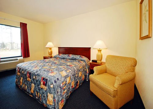 Amelia Inn & Suites - photo 4
