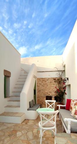 Matsas Mansions — 4-Star Luxury Hotel in Folegandros, Greece