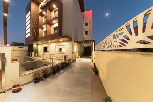 Silver Oak Near Medanta Medicity