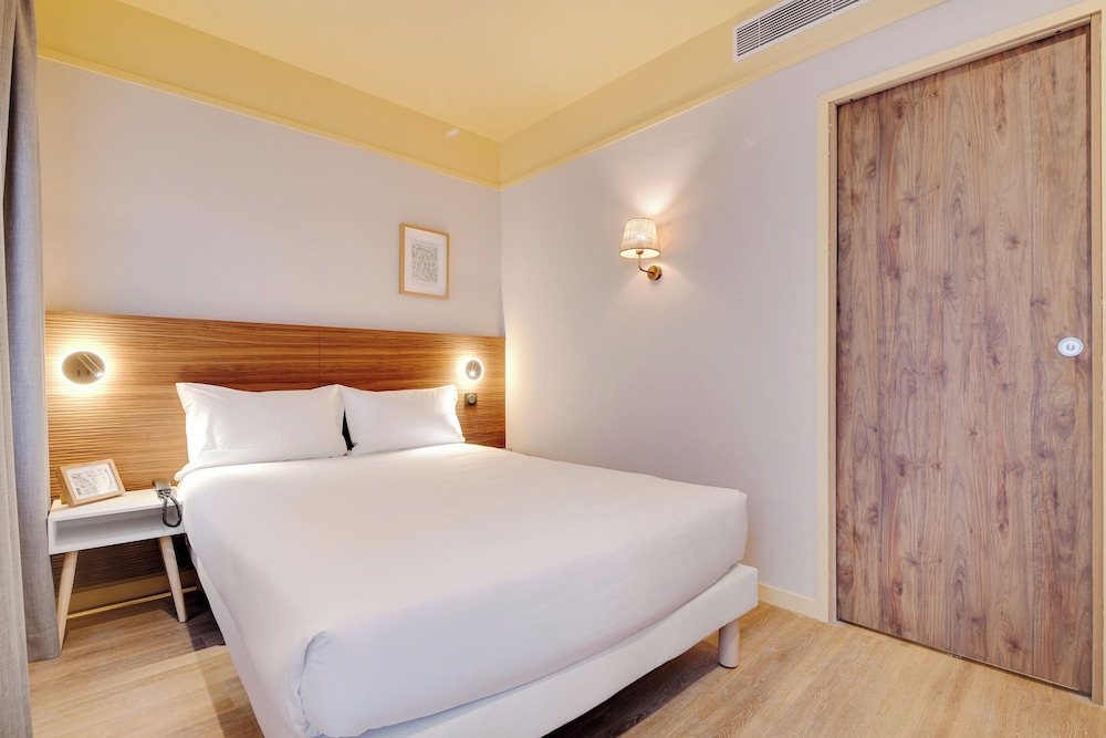 Hôtel Cocoon in Saint-Ouen, France