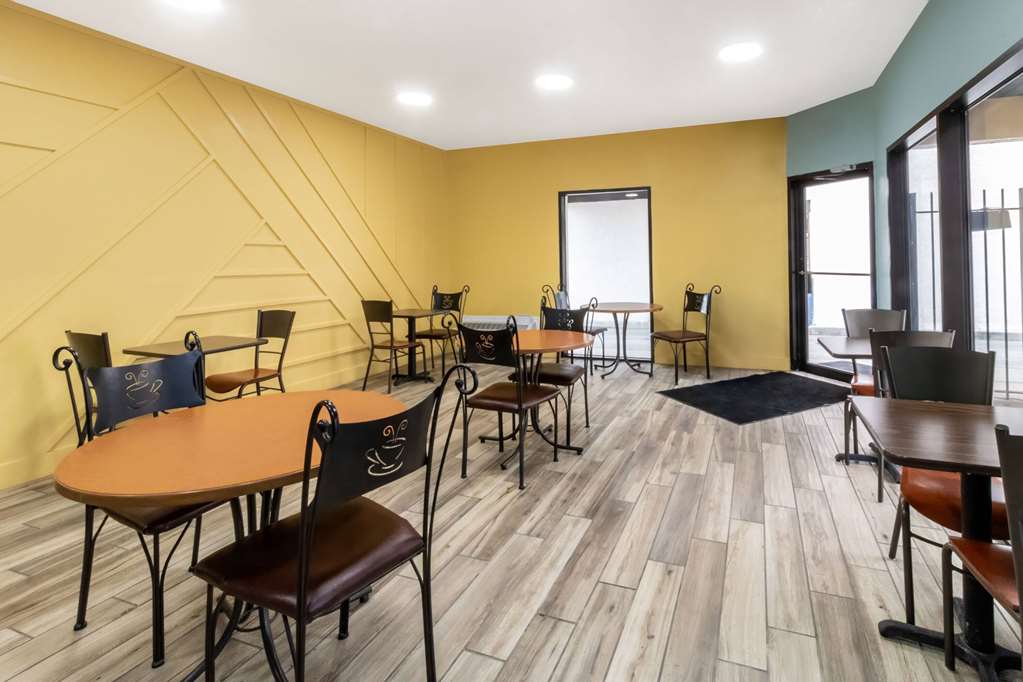 Super 8 by Wyndham Vandalia Dayton International Airport - photo 14