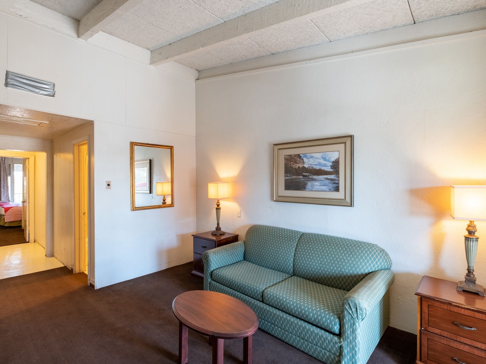 Hotel Bay City TX 35 - featured photo