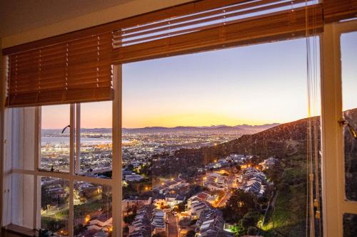 Luxury 1bdrm apt with a view — 4-Star Luxury Hotel in Cape Town, South Africa