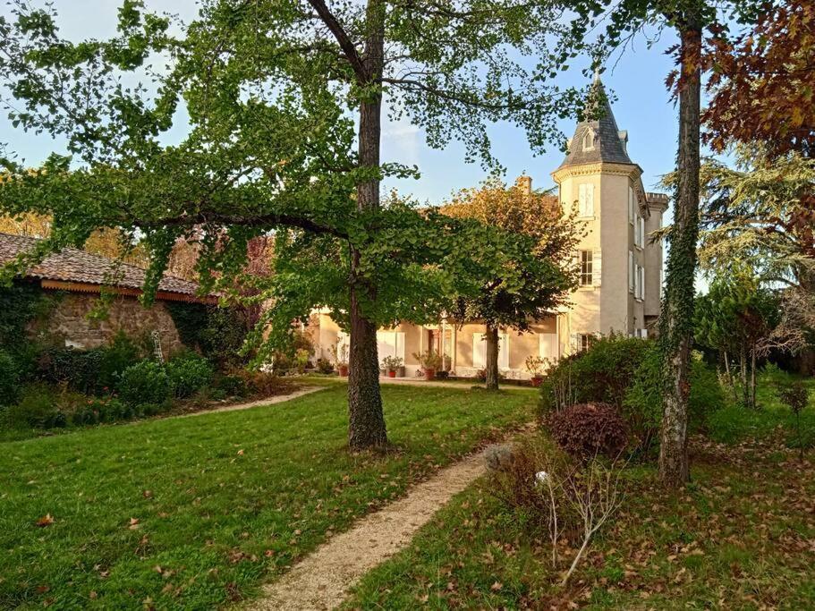 Maison Calme Avec Piscine Entouree de Son Parc — 4-Star Luxury Hotel in Quintenas, France