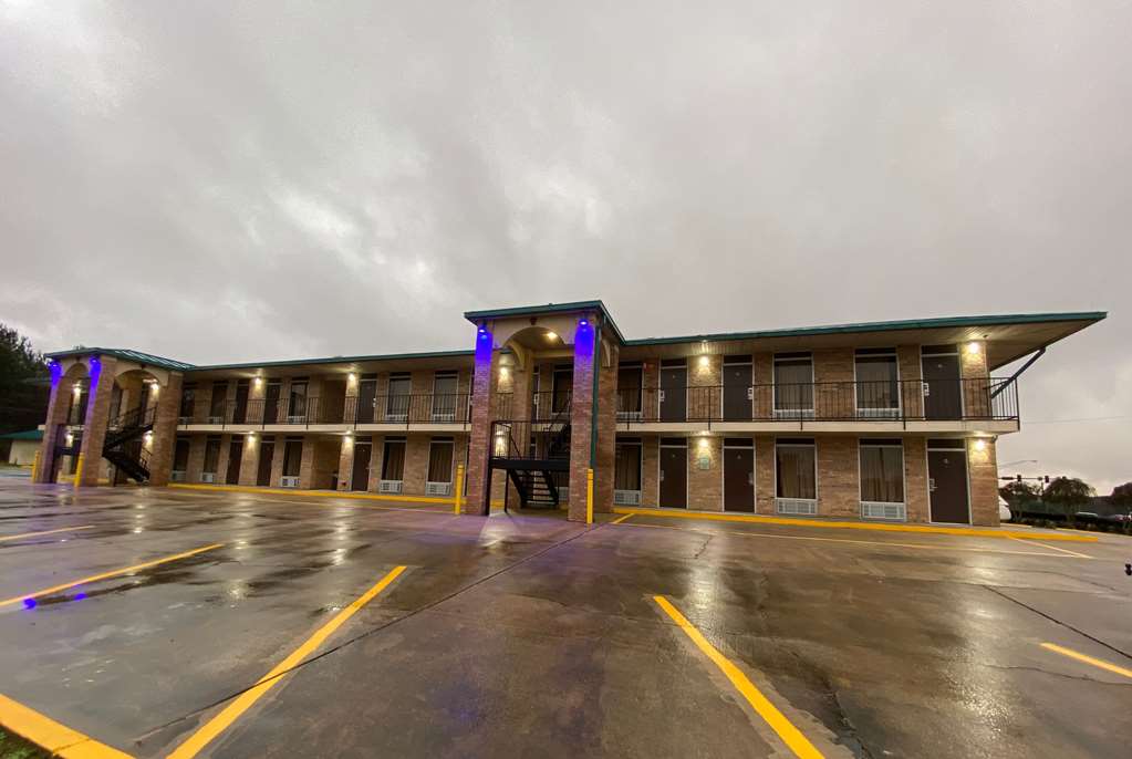 Days Inn by Wyndham Forest - photo 8