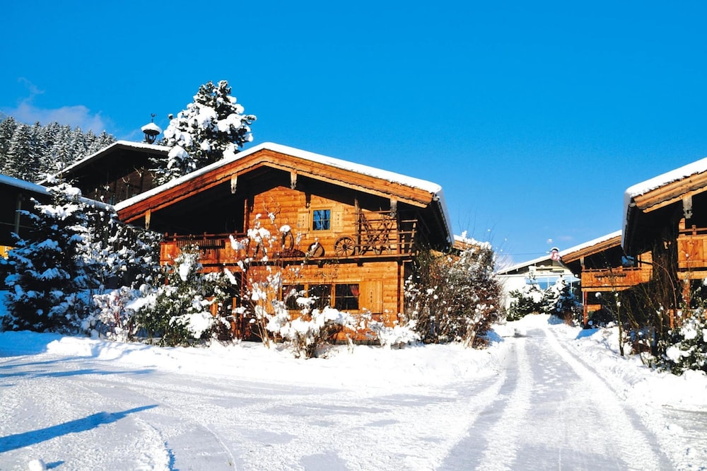 Chalet in Fügen near Spieljochbahn — 4-Star Luxury Hotel in Fuegen, Austria