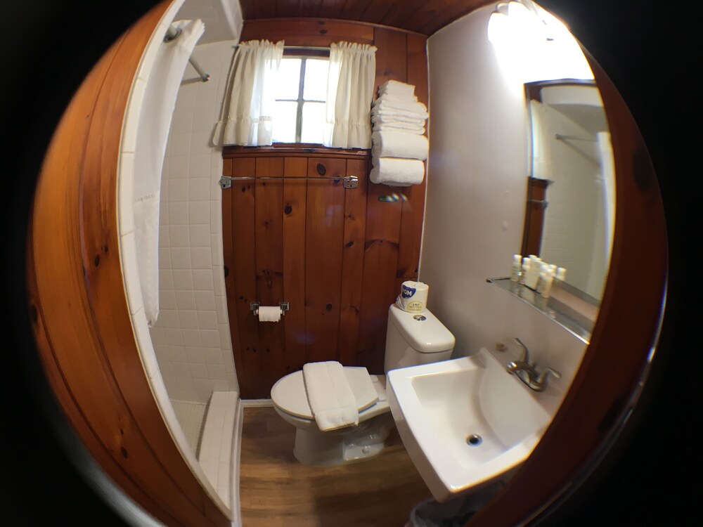 CedarWood Inn - photo 91